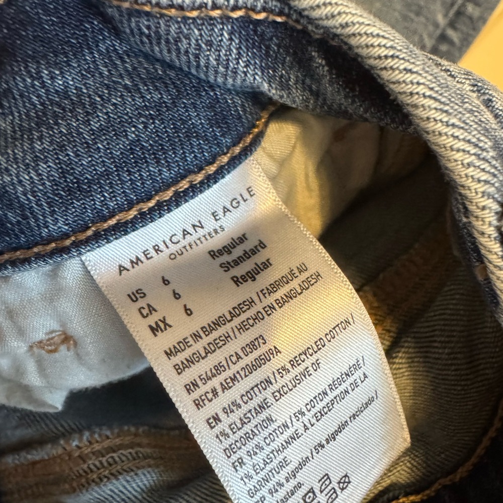 American Eagle Outfitters Stretch Curvy Mom Jeans High Rise - Picture 4 of 4